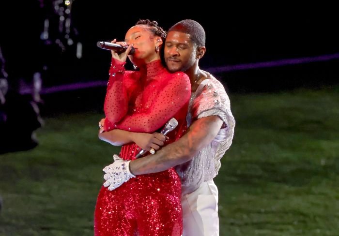 Ushers Surprise Hug to Alicia Keys During Epic Super Bowl Show Sparks Hilarious Reactions