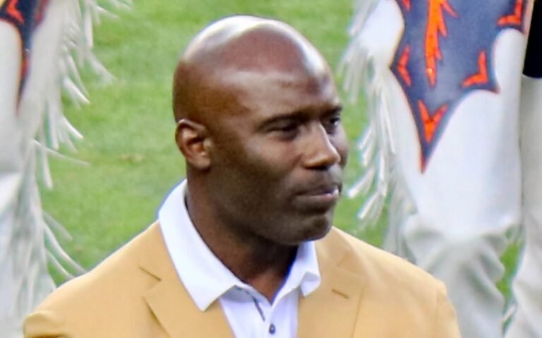United Airlines Removes Terrell Davis Off ‘No Fly List’